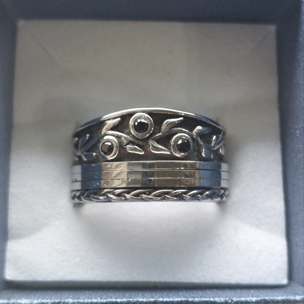 Black Spinel Spinner Ring